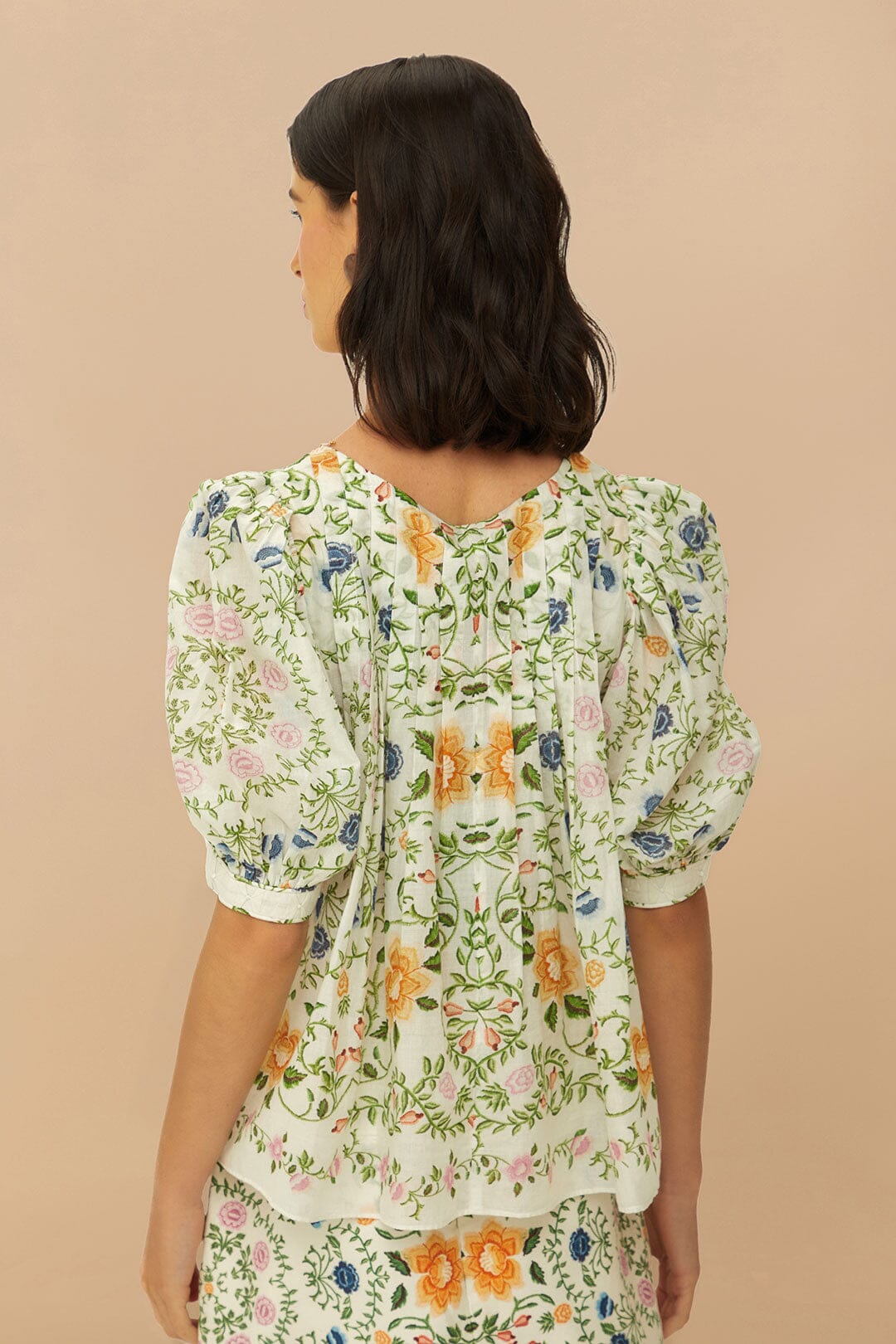 Folk Floral Off-White Scoop Neck Short Sleeve Blouse | FARM Rio Women