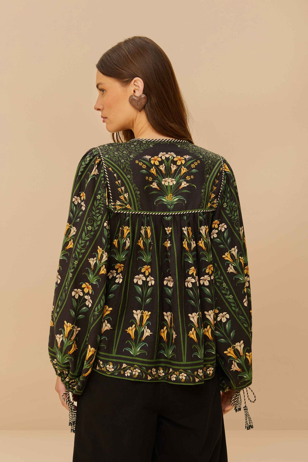 Black Flowers Arch LENZING™ ECOVERO™ Euroflax™ Blouse | FARM Rio Women
