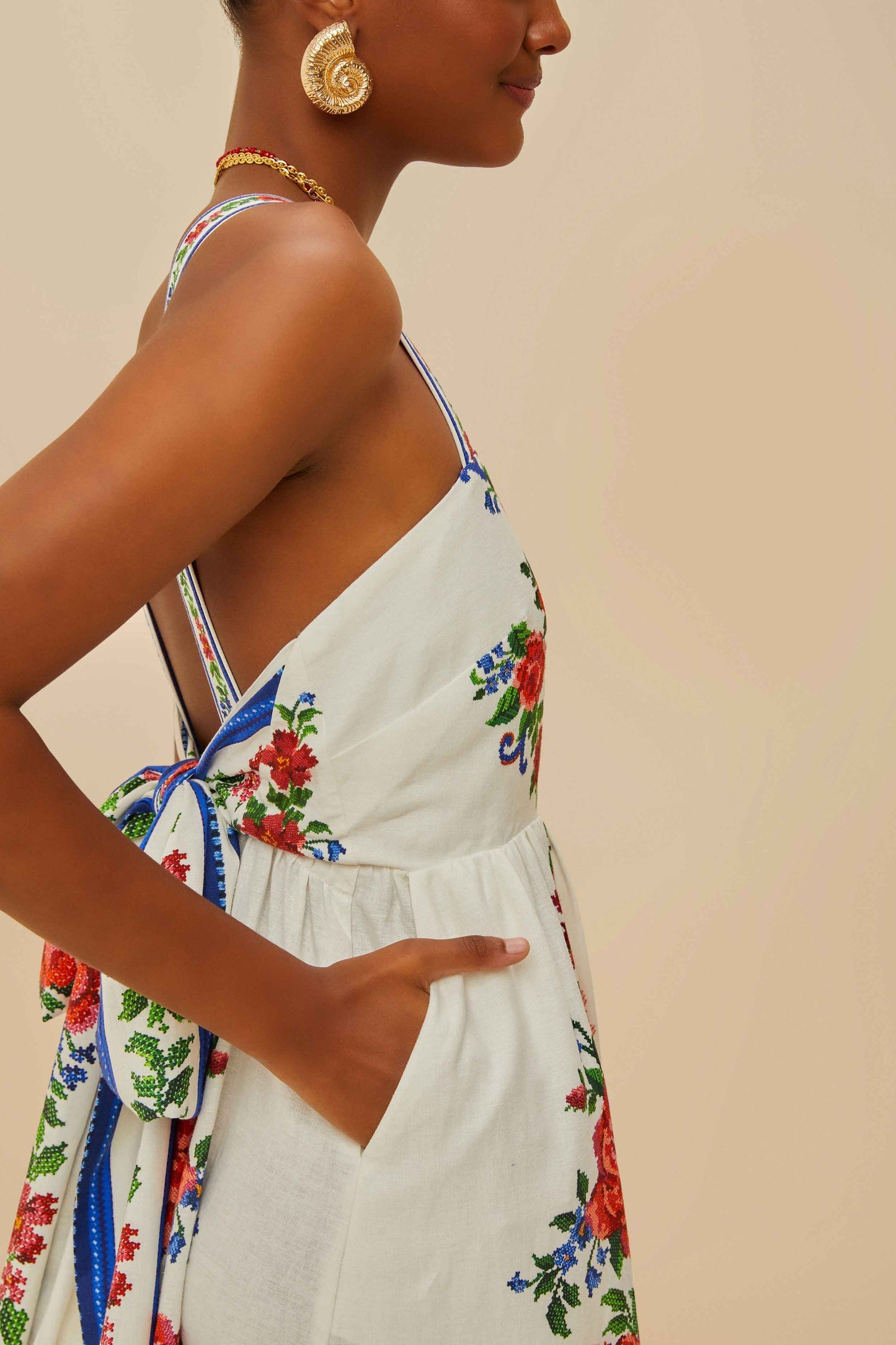 Off-White Flower Tapestry LENZING™ ECOVERO™ Euroflax™ Maxi Dress | FARM Rio Women