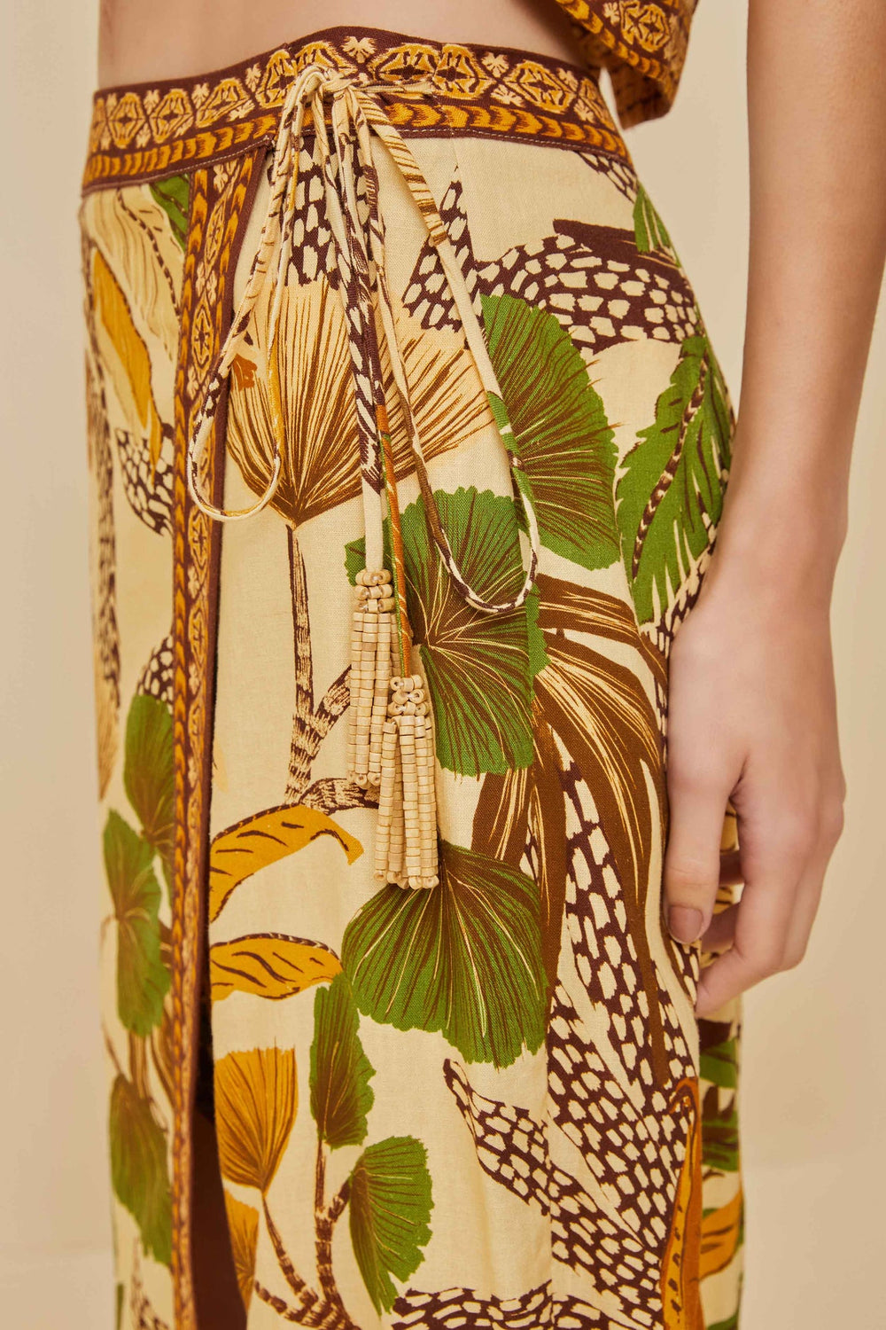 Sand Foliage Sketch LENZING™ ECOVERO™ Euroflax™ Midi Skirt | FARM Rio Women