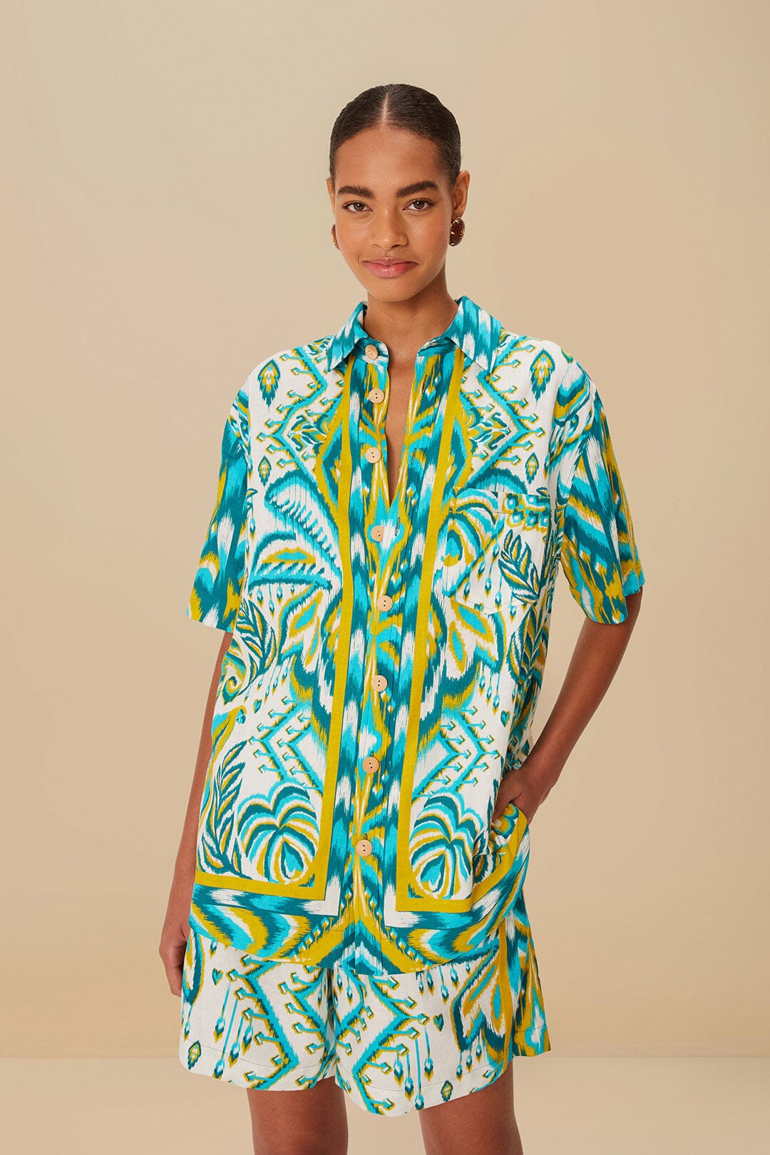 Sand Tropical Tapestry LENZING™ ECOVERO™ Euroflax™ Shorts | FARM Rio Women