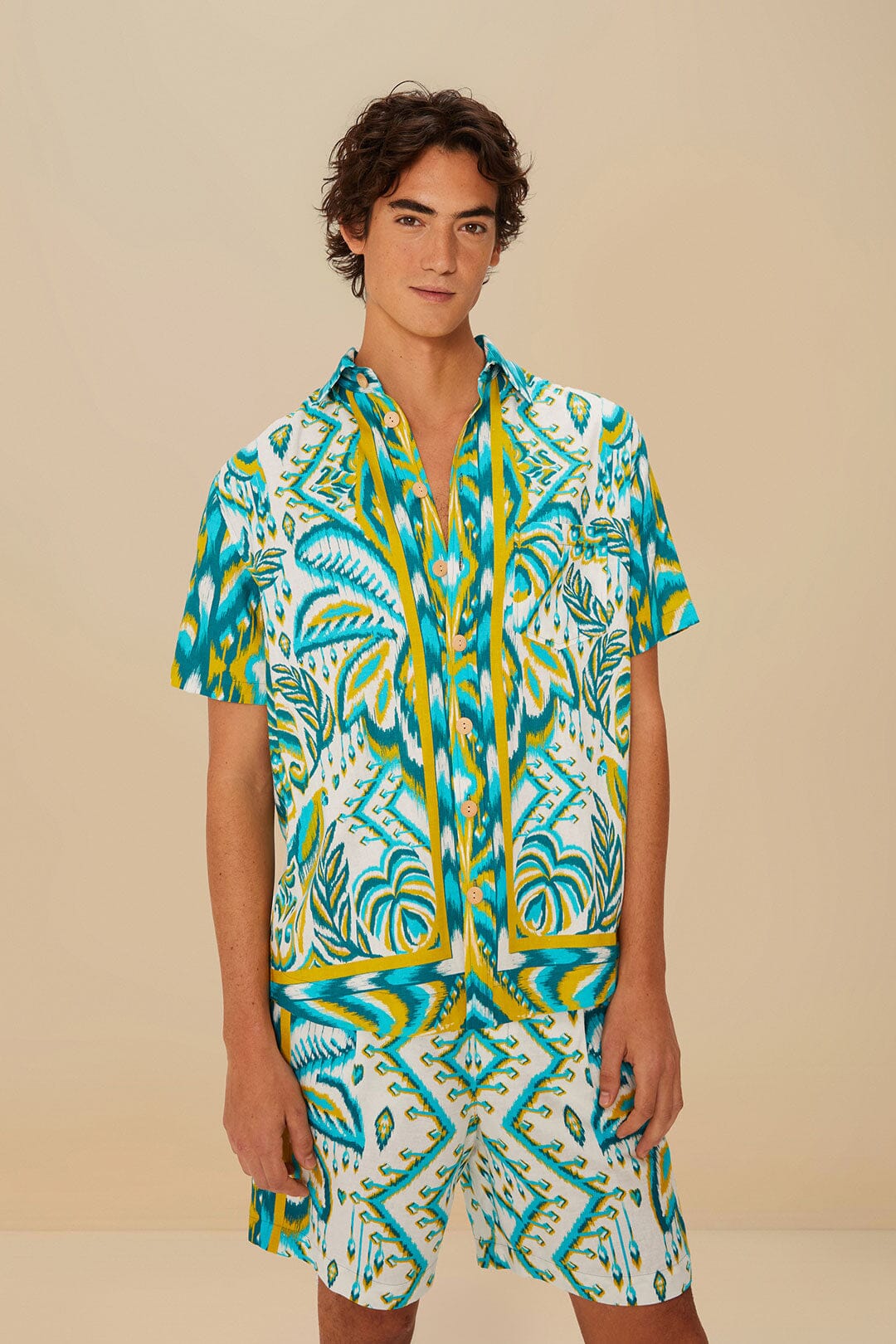 Sand Tropical Tapestry LENZING™ ECOVERO™ Euroflax™ Shorts | FARM Rio Women